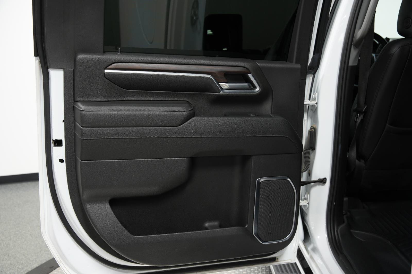 Used 2024 GMC Sierra 2500 SLT w/ SLT Convenience Package image 19