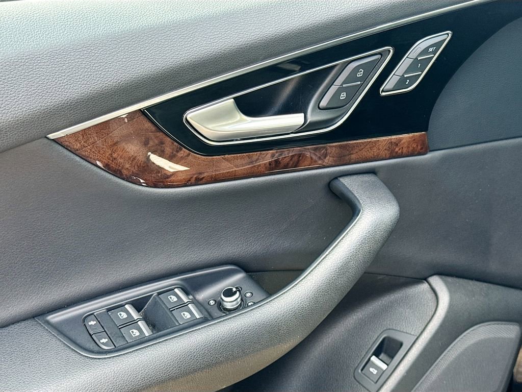 Used 2018 Audi Q7 3.0T Premium Plus w/ Premium Plus Package AWD/4WD image 19