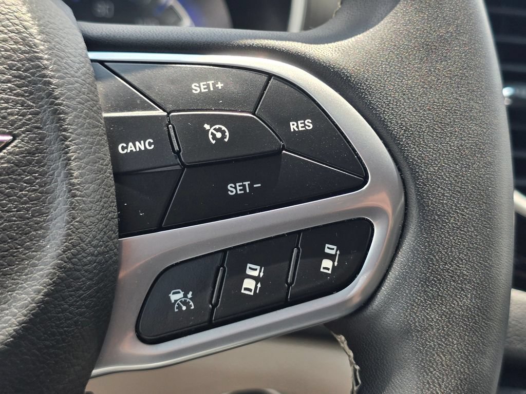 Used 2023 Chrysler Pacifica Touring-L FWD image 29