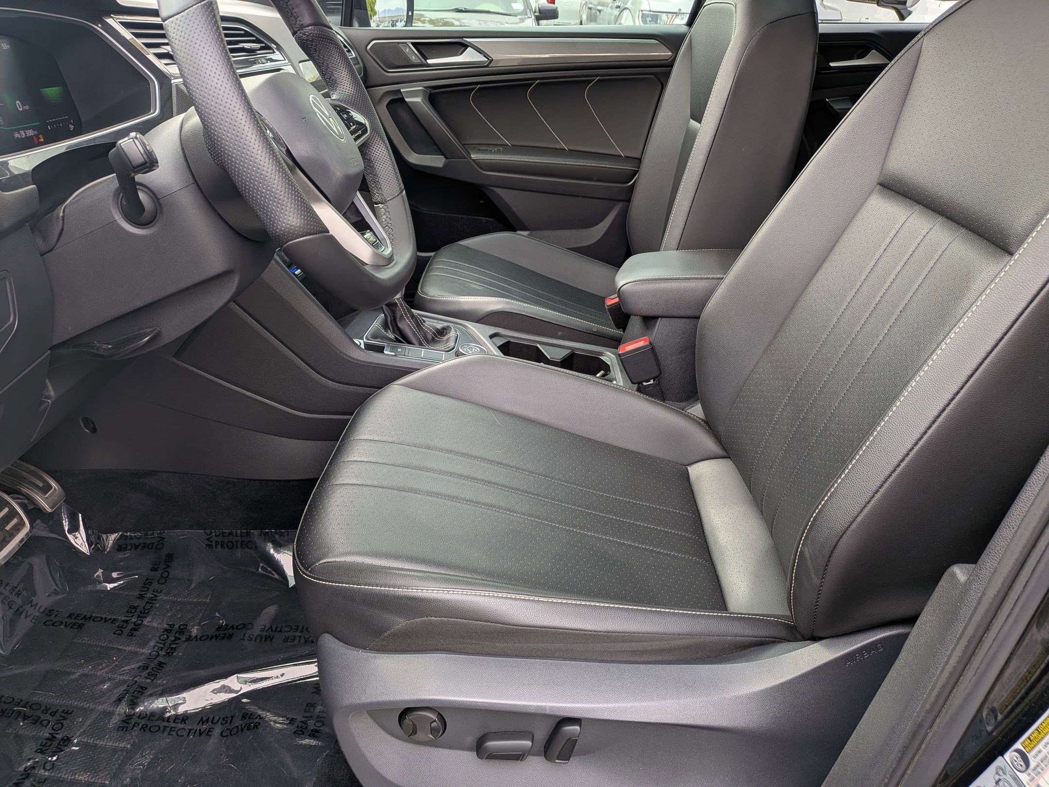 Used 2022 Volkswagen Tiguan SE R-Line image 25