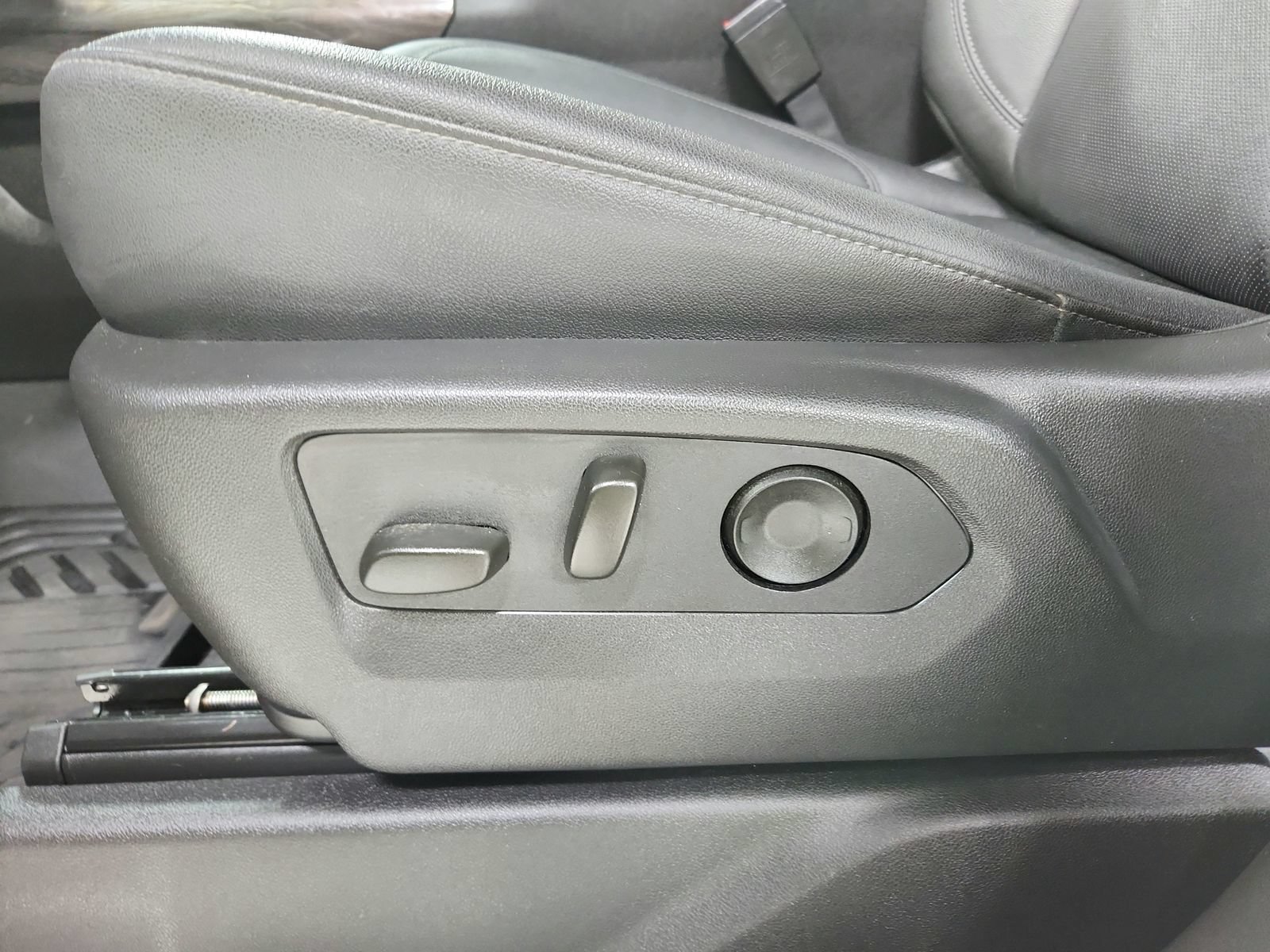 Used 2025 Chevrolet Silverado 1500 LTZ AWD/4WD image 19