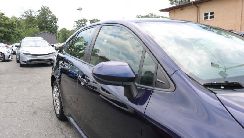 Used 2020 Toyota Corolla LE FWD image 3