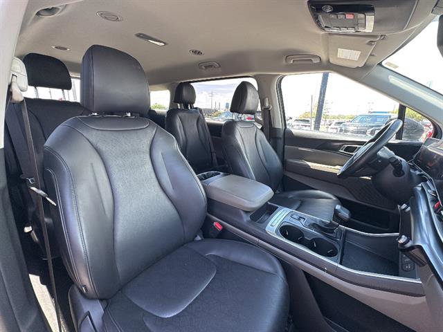 Used 2025 Kia Carnival image 8