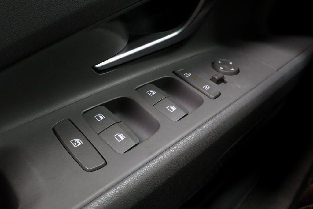 Certified 2025 Hyundai Elantra SEL image 30