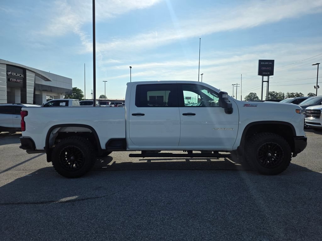 Used 2025 Chevrolet Silverado 2500 Custom w/ Custom Value Package AWD/4WD image 9