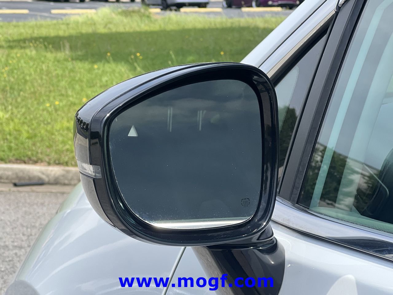 Used 2024 Chrysler Pacifica Touring-L FWD image 32
