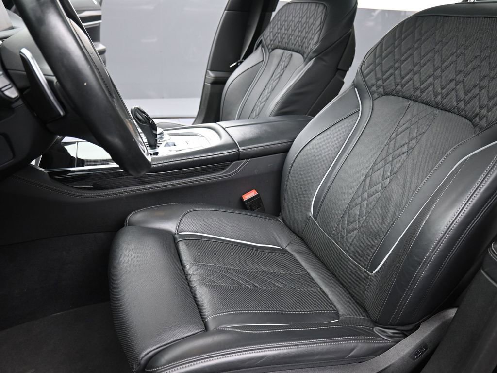 Used 2022 BMW 740i xDrive w/ M Sport Package image 11