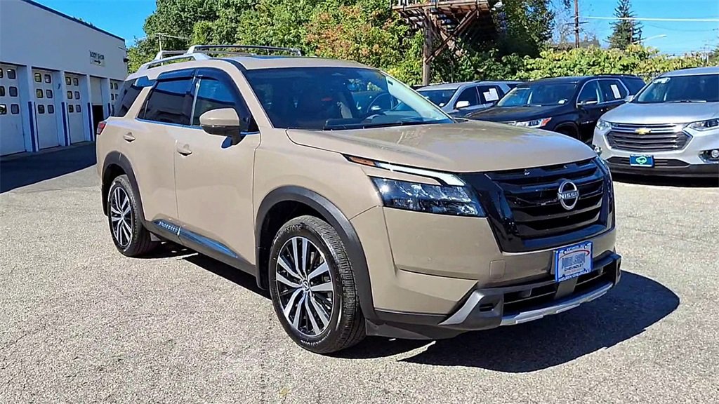 Used 2025 Nissan Pathfinder Platinum w/ Black Appearance Package image 2