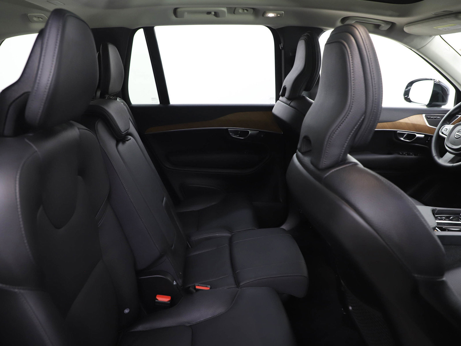 Used 2025 Volvo XC90 B6 Plus image 12