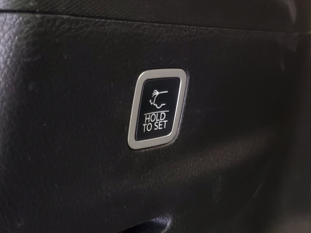 Used 2025 Jeep Grand Wagoneer L Series III w/ Rear Seat Video Group 1 AWD/4WD image 34