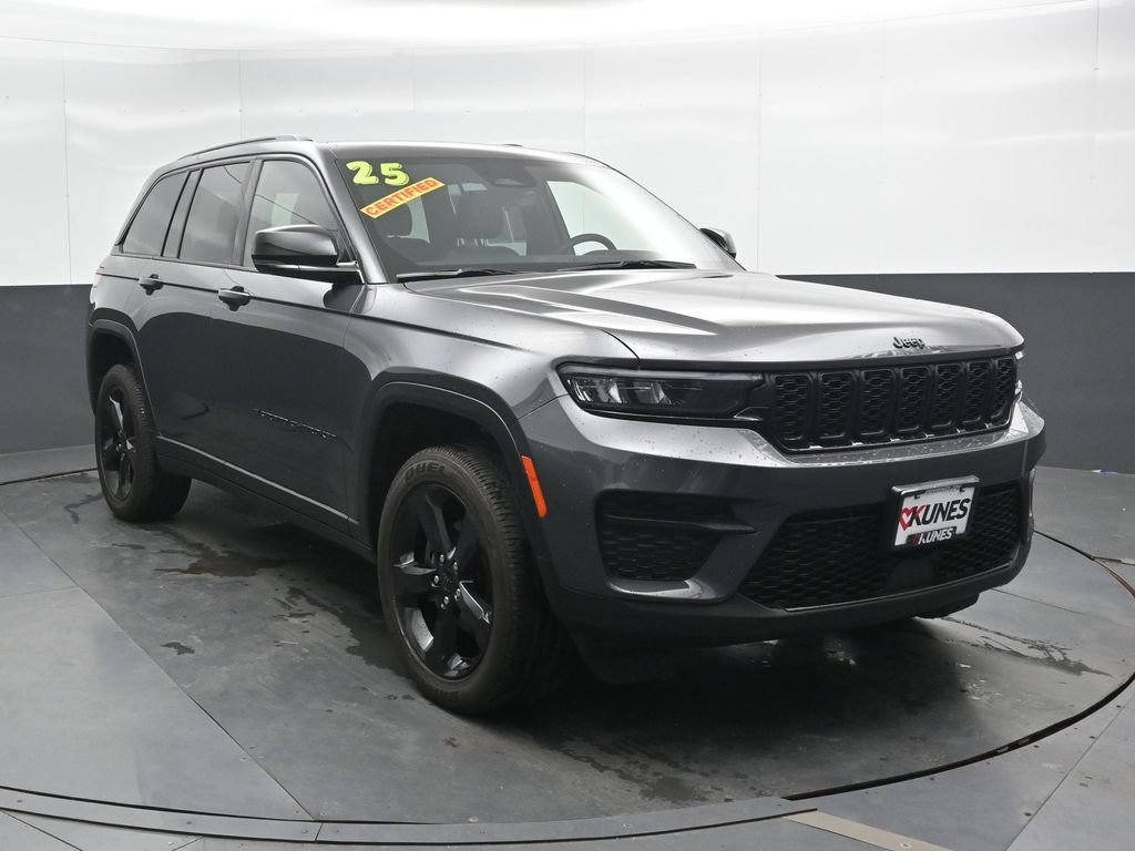 Used 2025 Jeep Grand Cherokee Altitude AWD/4WD image 4