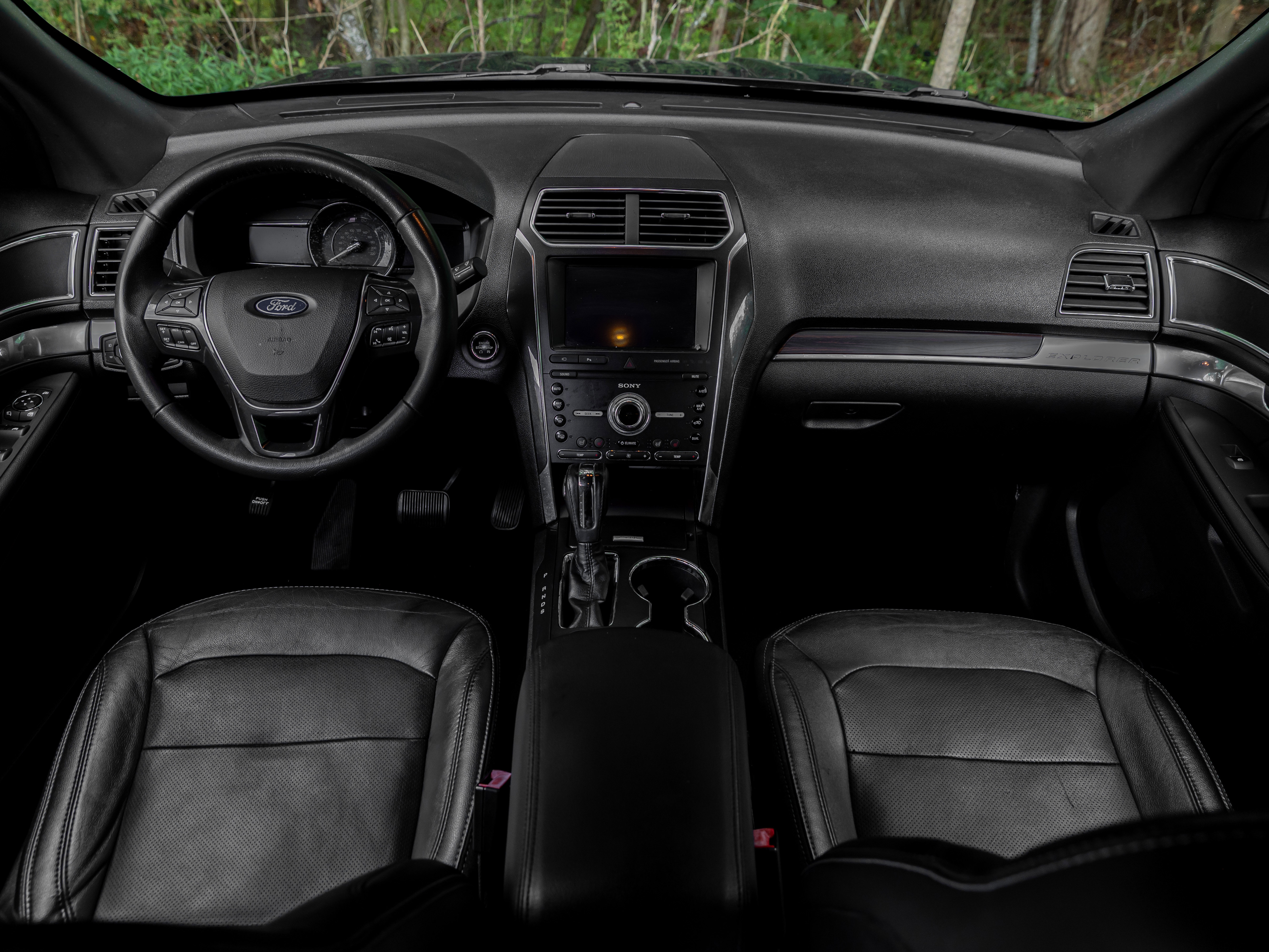 Used 2019 Ford Explorer Limited w/ Class III Trailer Tow Package image 5