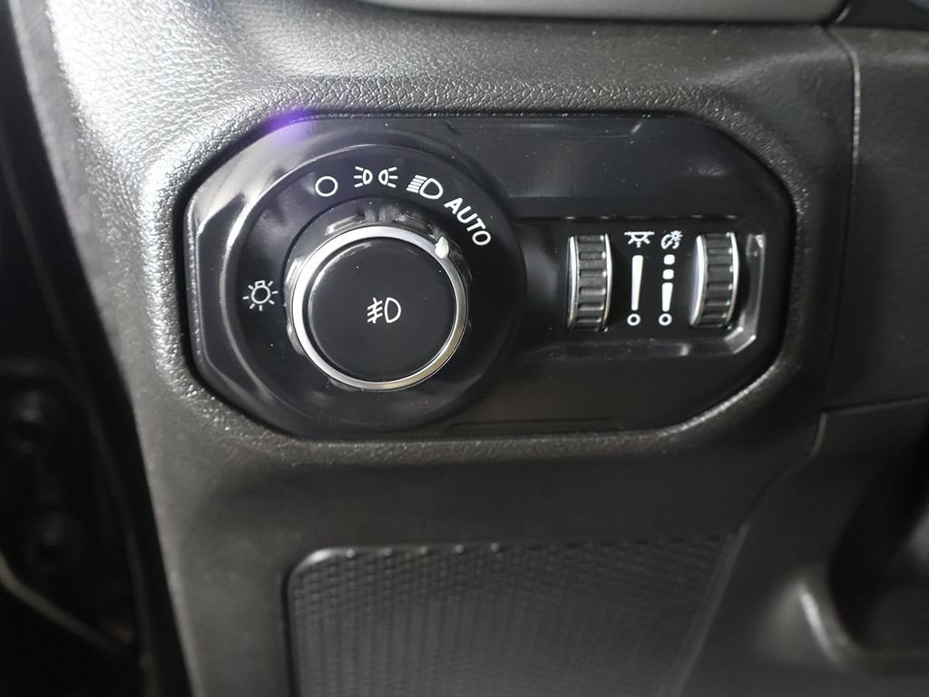 Used 2021 Jeep Wrangler Unlimited Sahara AWD/4WD image 32