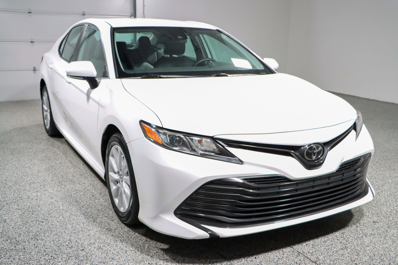 Used 2020 Toyota Camry LE image 5