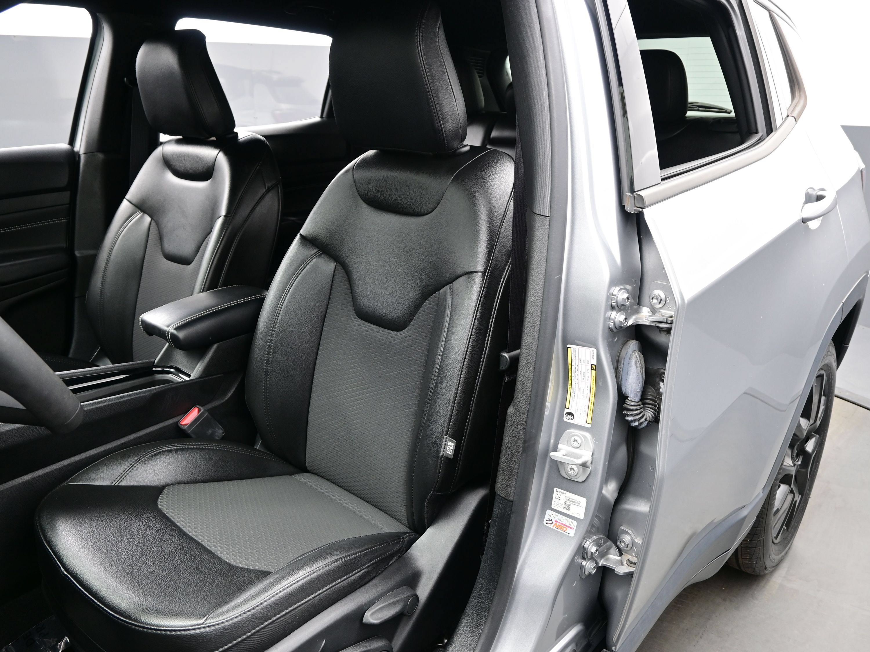 Used 2022 Jeep Compass Latitude FWD image 13