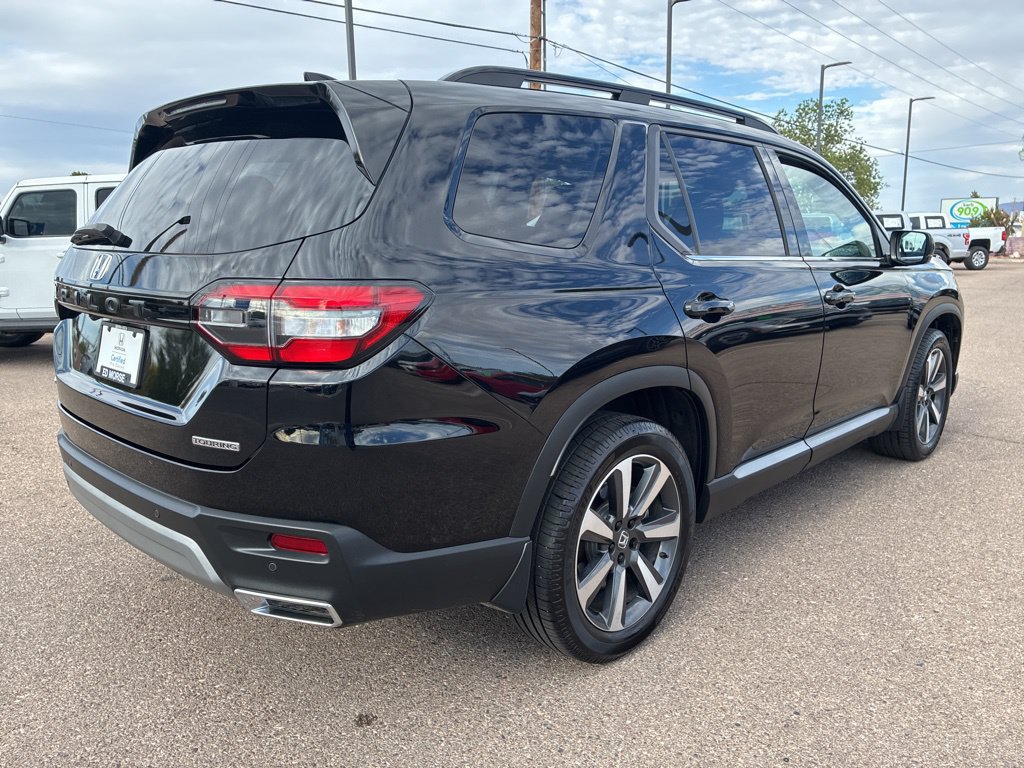 Used 2024 Honda Pilot Touring image 5