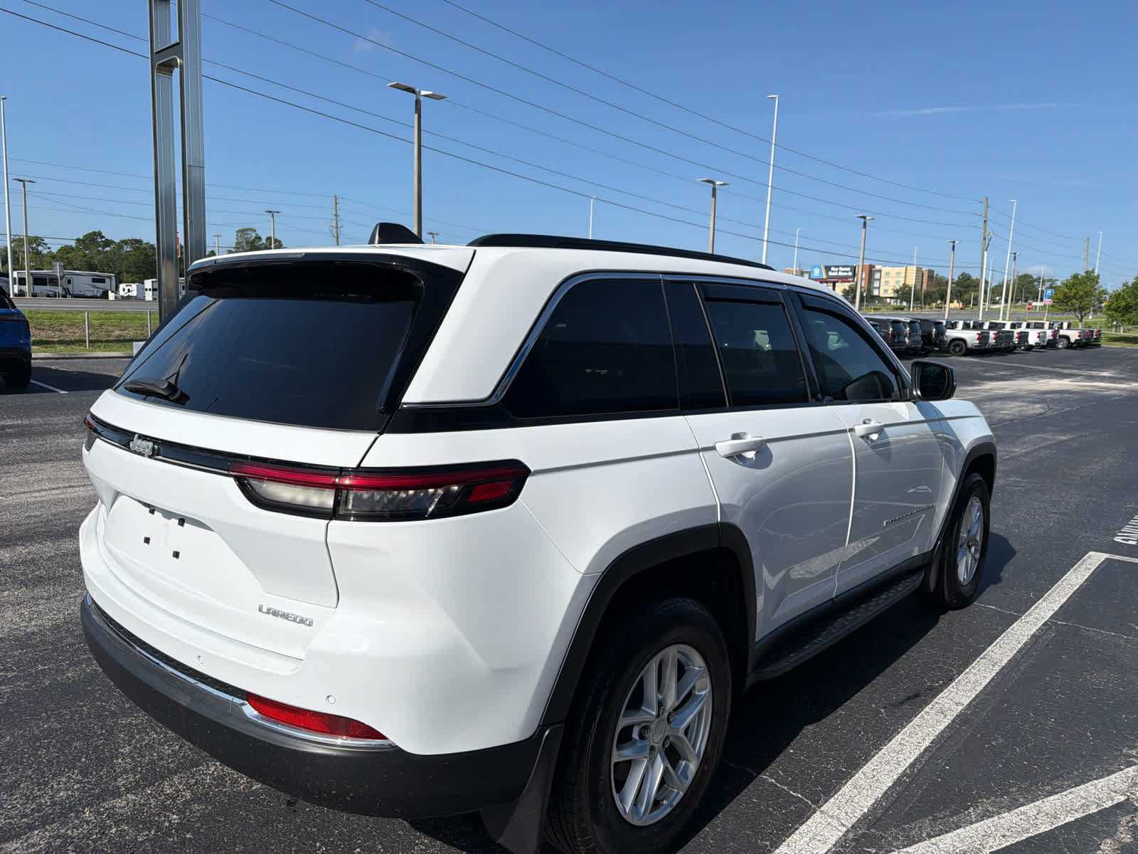 Used 2024 Jeep Grand Cherokee Laredo X w/ Luxury Tech Group I RWD image 5