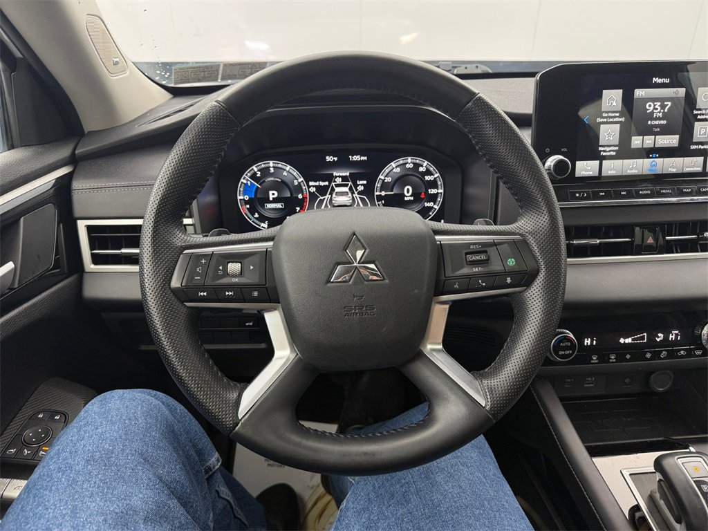 Used 2024 Mitsubishi Outlander SE image 15