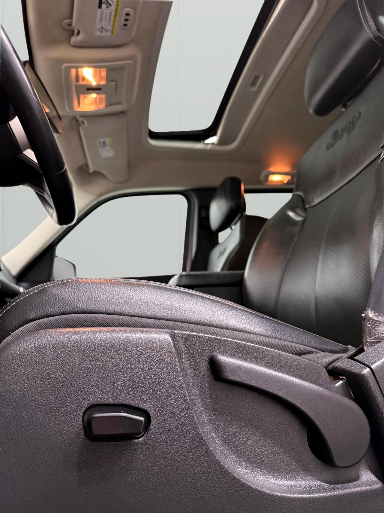 Used 2012 Jeep Liberty Limited Jet image 28