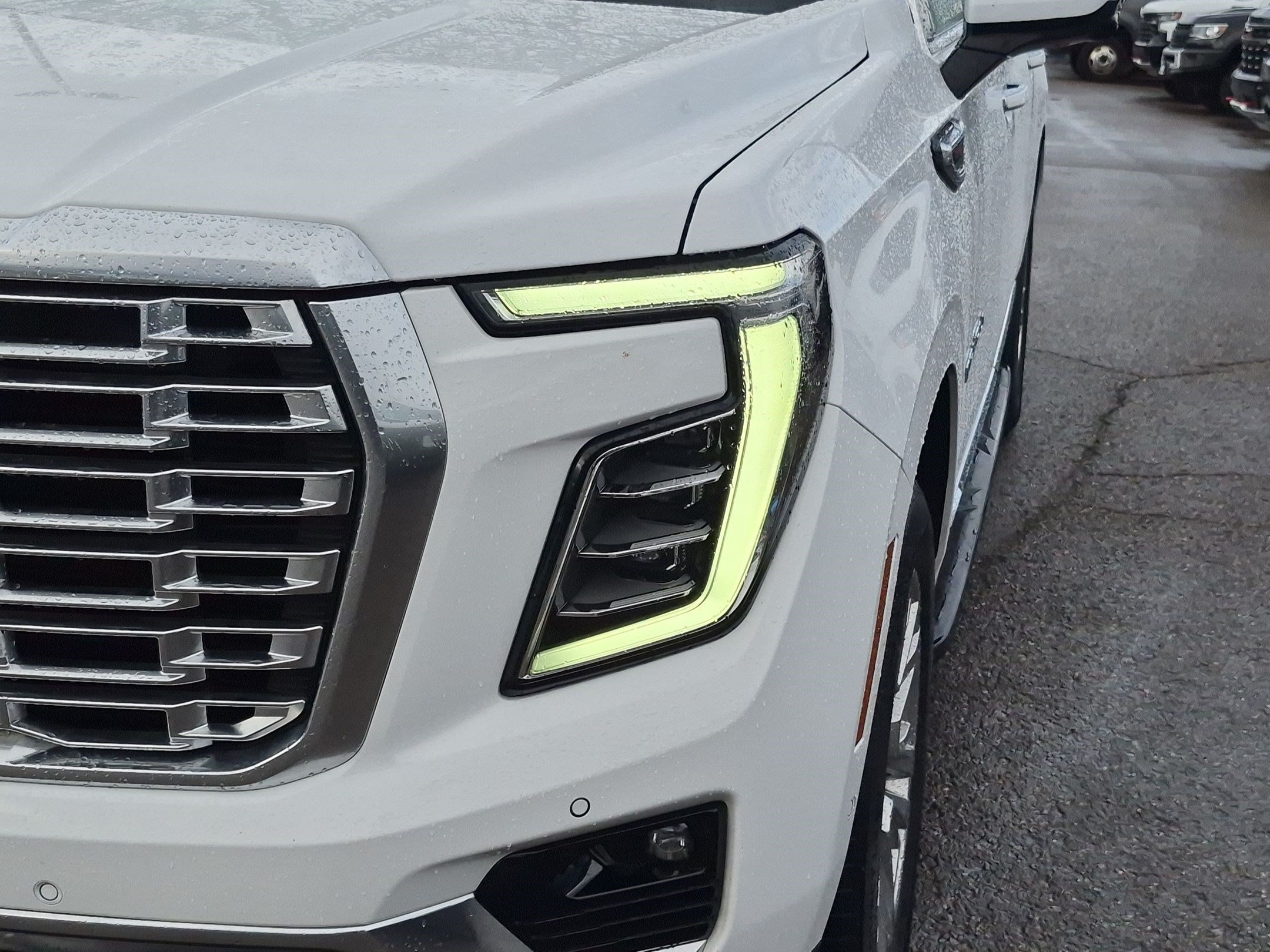 Used 2025 GMC Yukon XL Denali AWD/4WD image 10