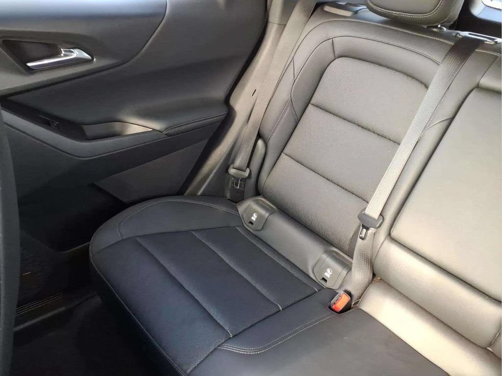 Used 2026 Chevrolet Equinox LT w/ Convenience Package II FWD image 17