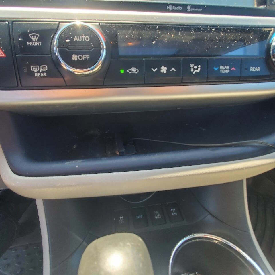 Used 2015 Toyota Highlander Limited AWD/4WD image 22