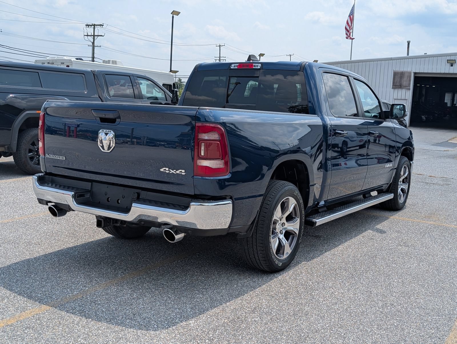 Used 2023 RAM 1500 Laramie AWD/4WD image 3