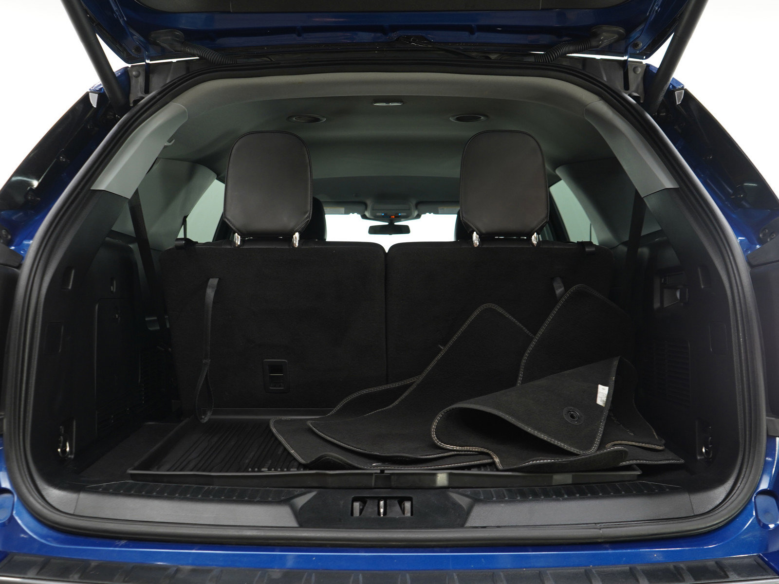 Used 2023 Ford Explorer XLT w/ XLT Sport Appearance Package AWD/4WD image 18