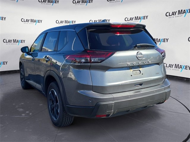 Used 2025 Nissan Rogue SV image 3