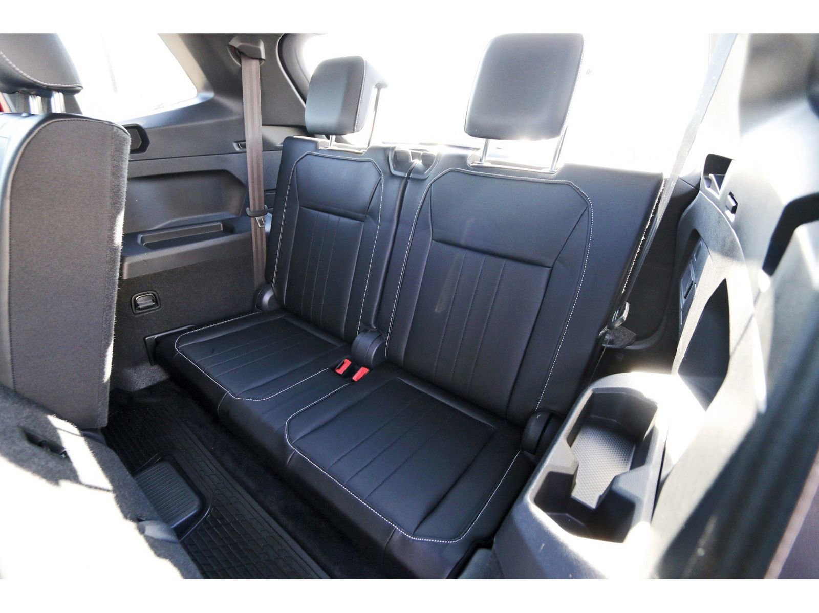 Used 2024 Volkswagen Tiguan SE R-Line w/ MDO Package, Three-Row image 16