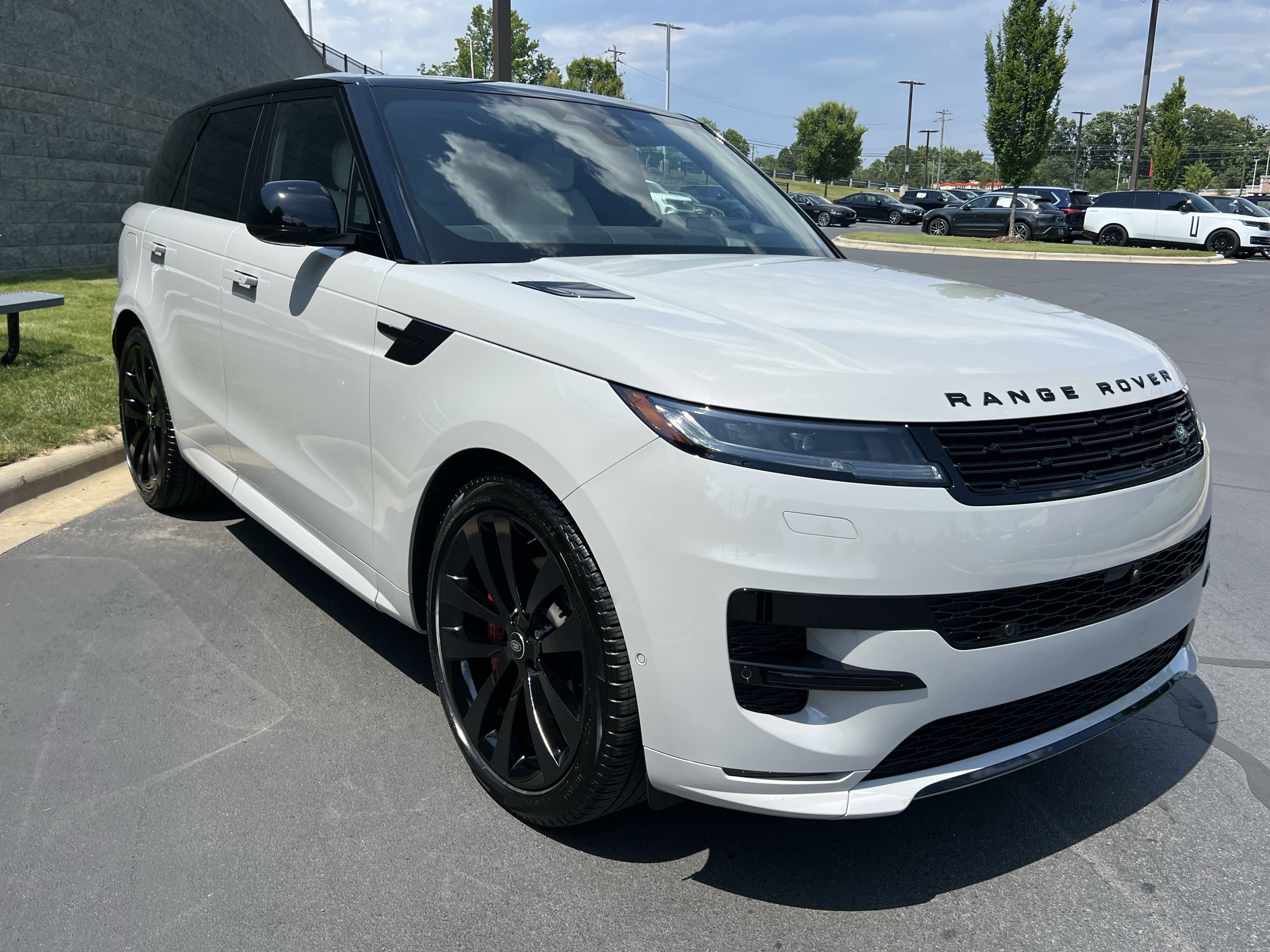 Certified 2024 Land Rover Range Rover Sport Dynamic SE AWD/4WD image 9