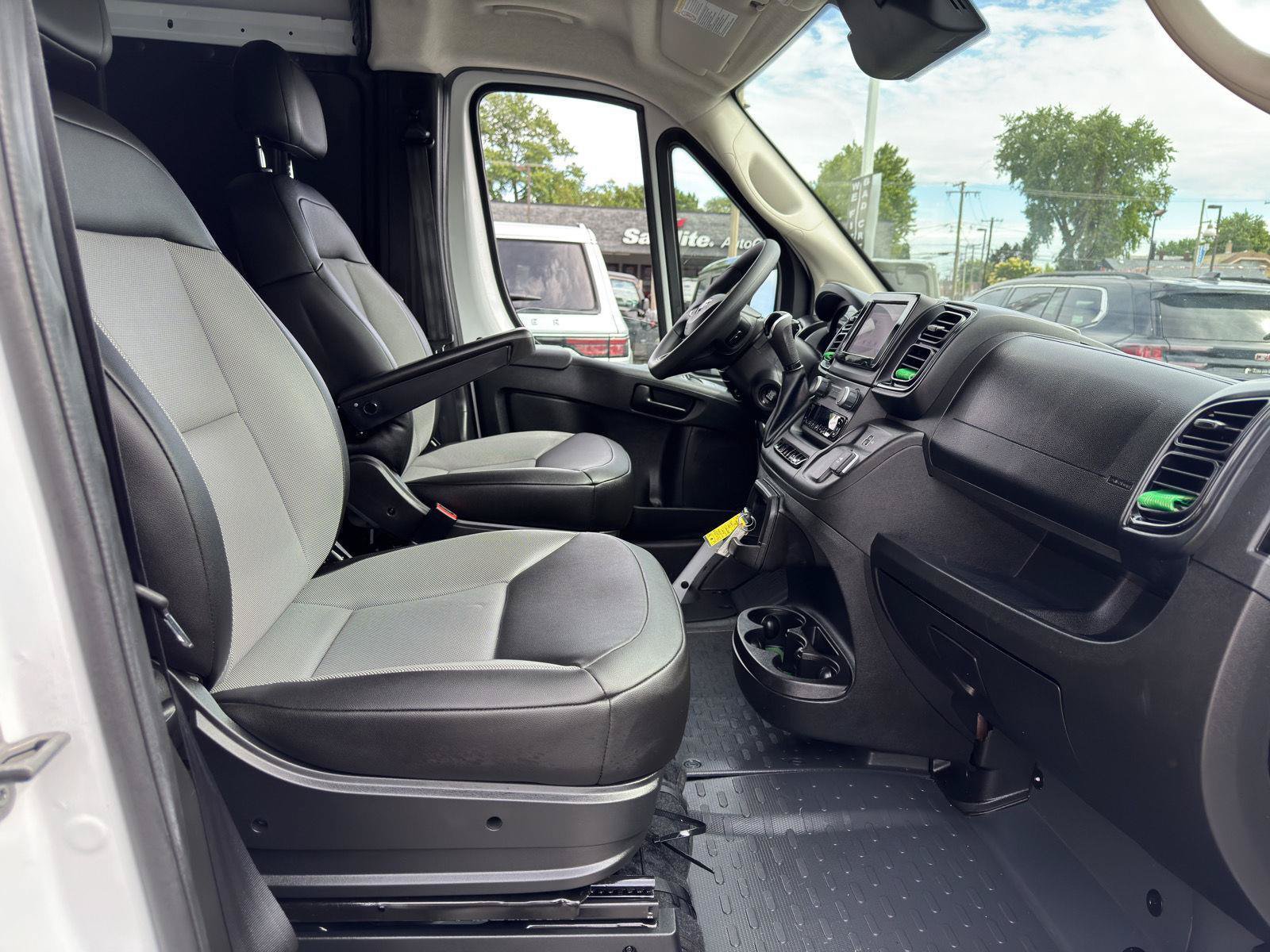 Used 2026 RAM ProMaster 2500 w/ Convenience Group FWD image 27
