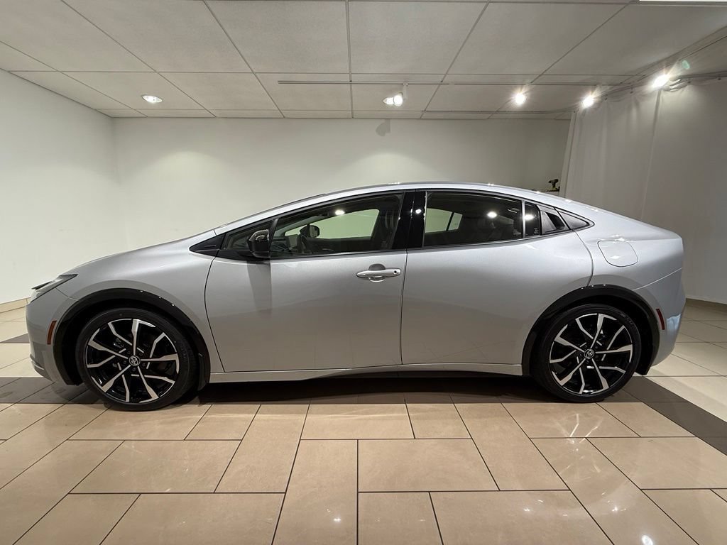 Used 2024 Toyota Prius Prime FWD image 2
