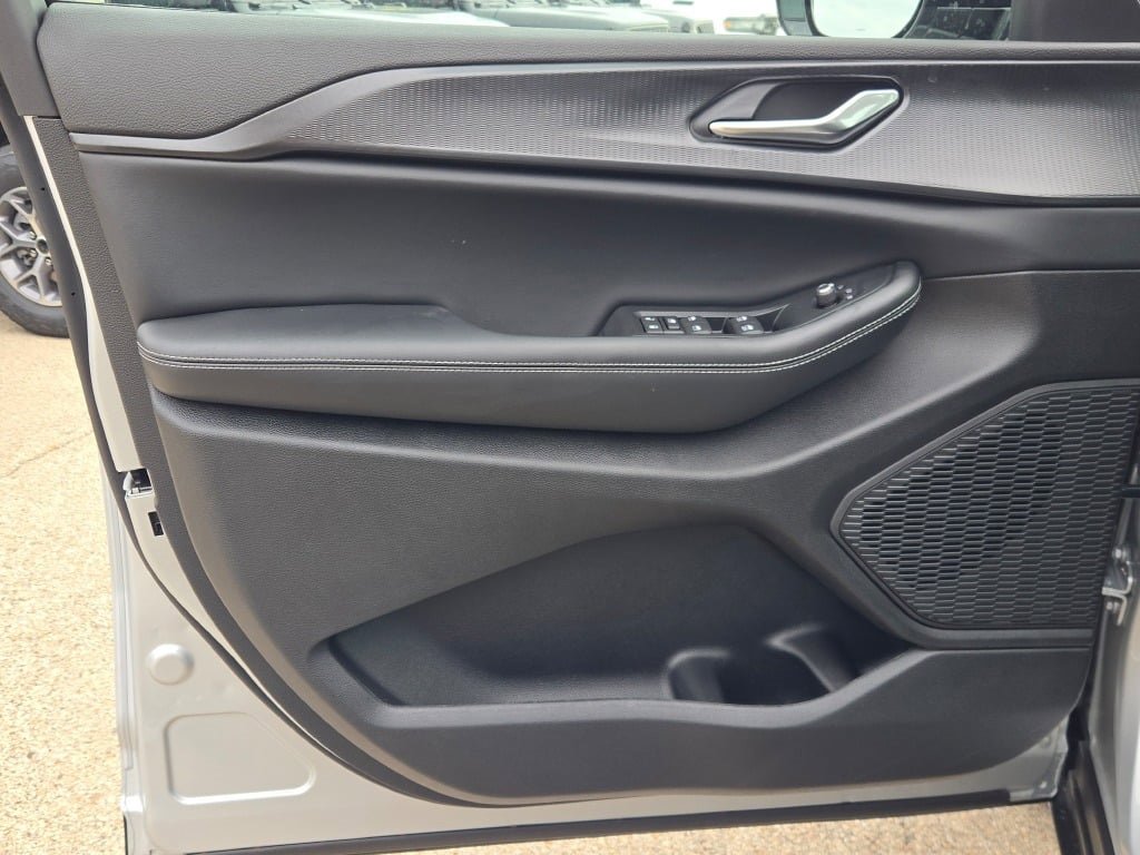 New 2025 Jeep Grand Cherokee L Altitude image 23