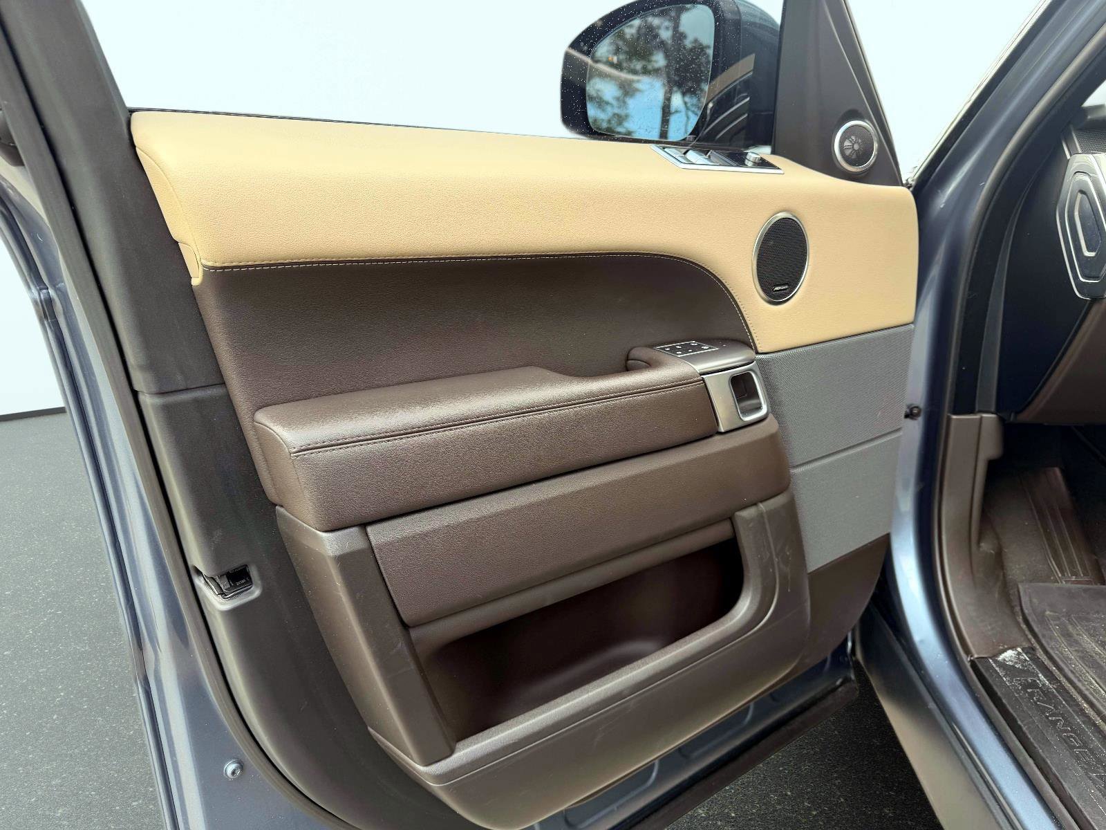Used 2021 Land Rover Range Rover Sport SE image 32