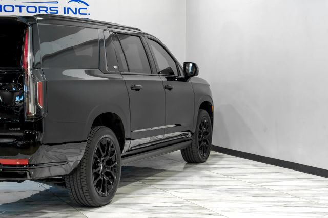 Used 2022 Cadillac Escalade ESV Sport Platinum w/ Heavy-Duty Trailer Package AWD/4WD image 14