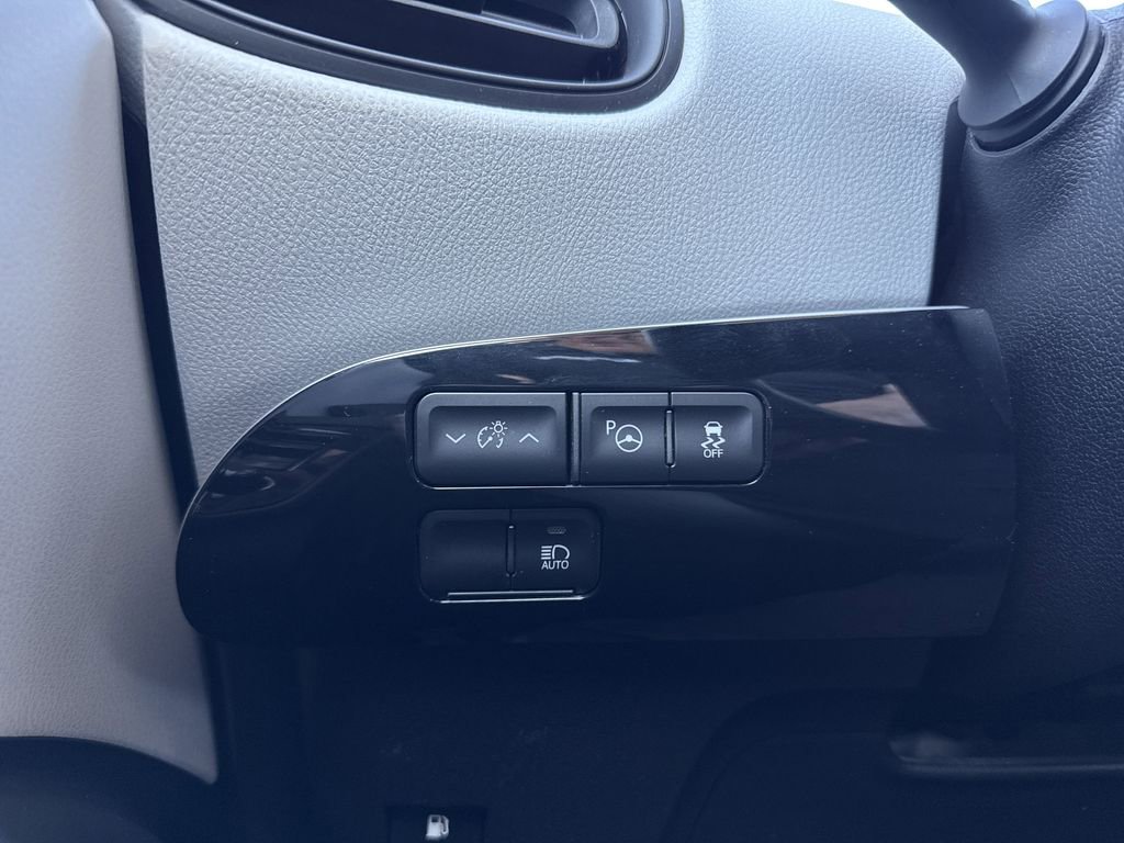 Used 2019 Toyota Prius LE FWD image 21