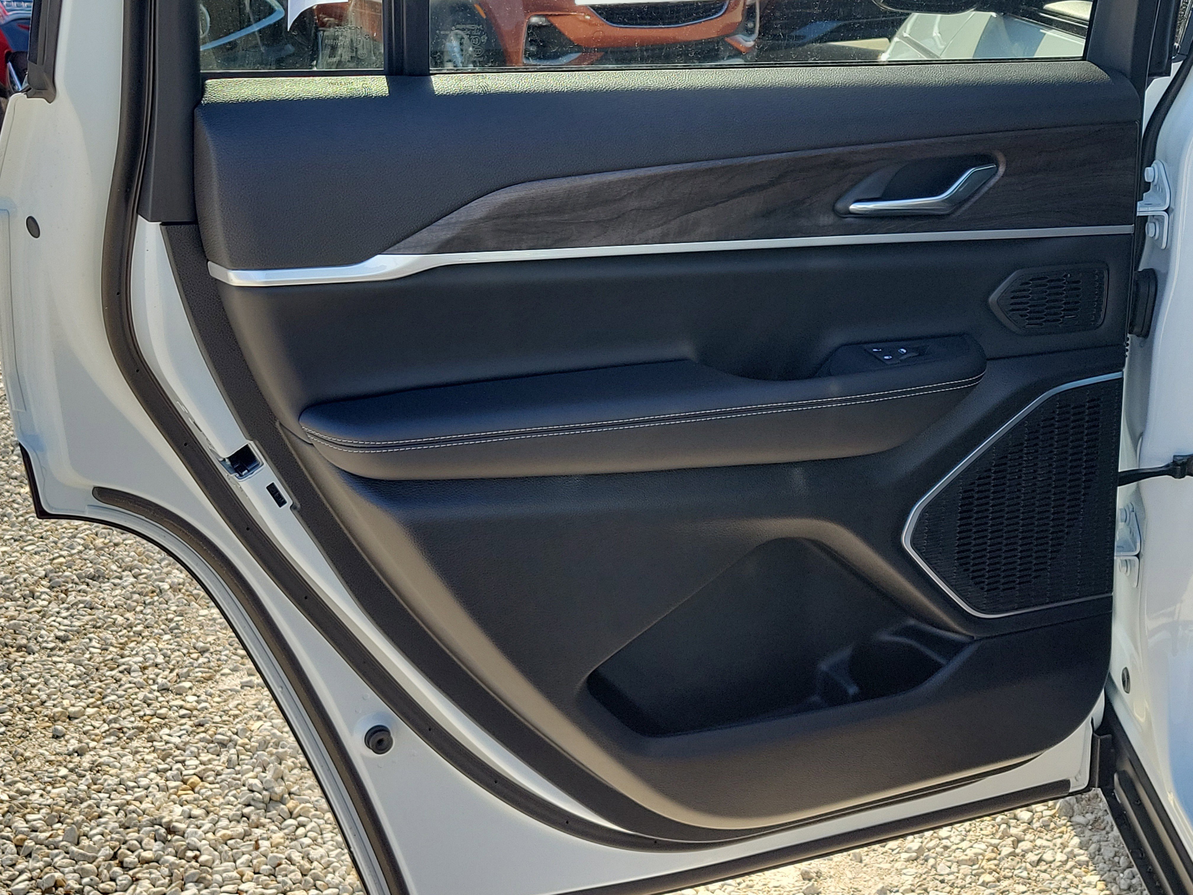 New 2026 Jeep Grand Cherokee L Limited image 11