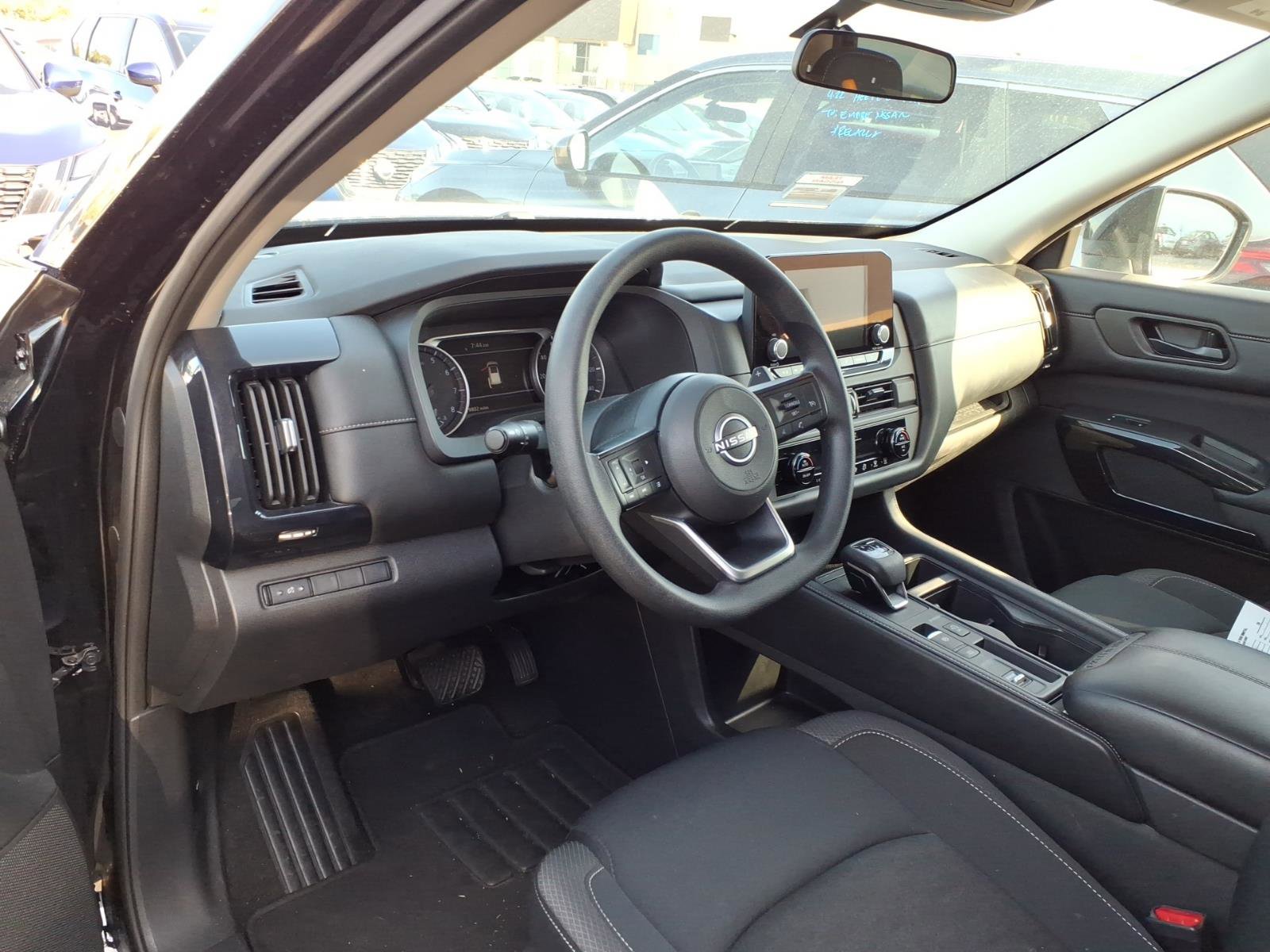 Certified 2025 Nissan Pathfinder S FWD image 5