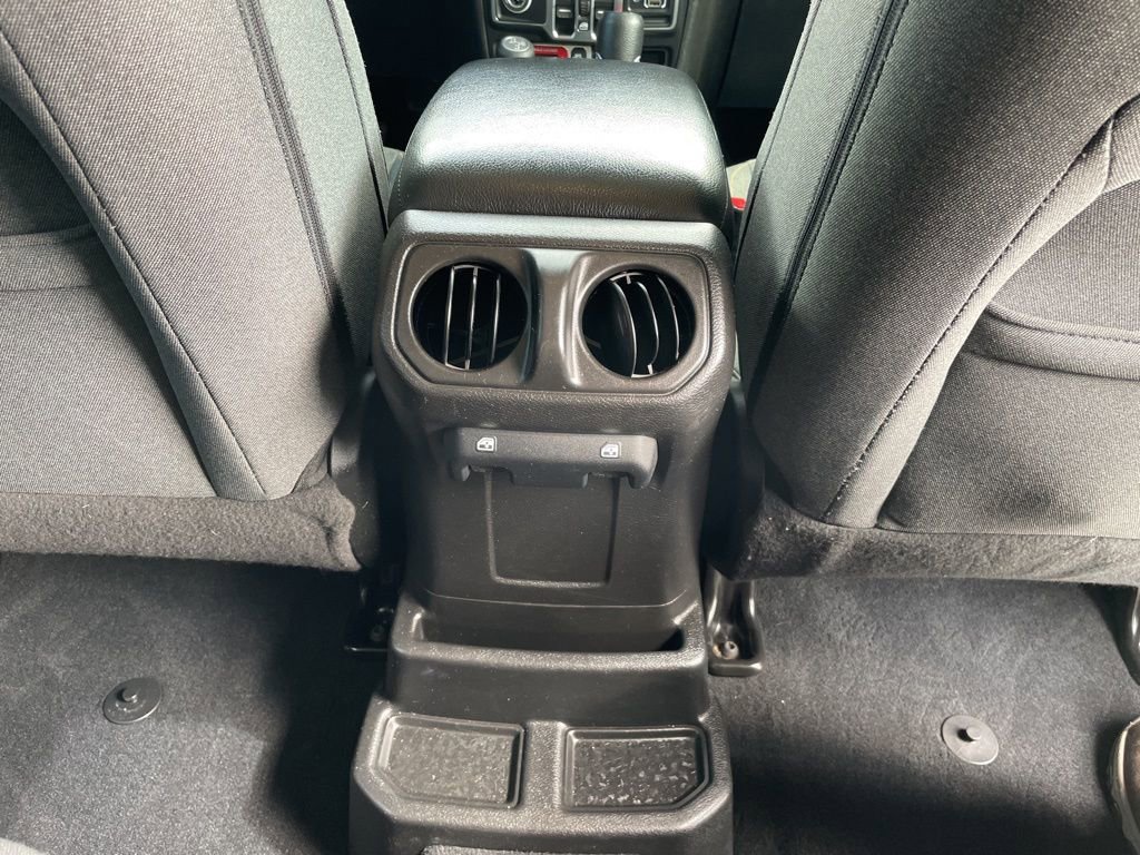 Used 2024 Jeep Wrangler Unlimited image 32