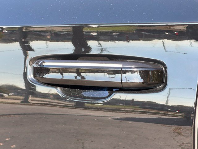 Used 2023 Cadillac Escalade Premium Luxury AWD/4WD image 12