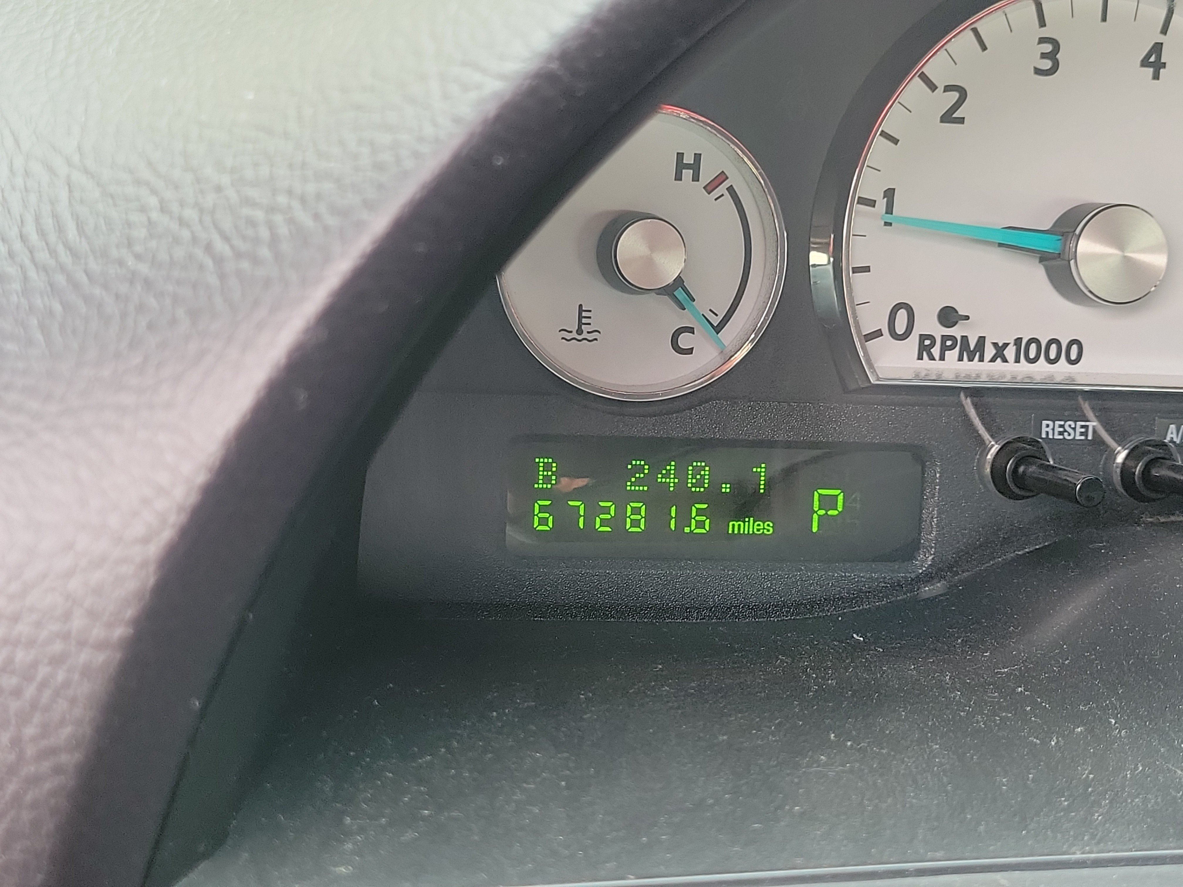 Used 2004 Ford Thunderbird RWD image 7