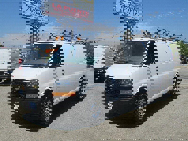 Used 2018 Chevrolet Express 2500 Extended image 1