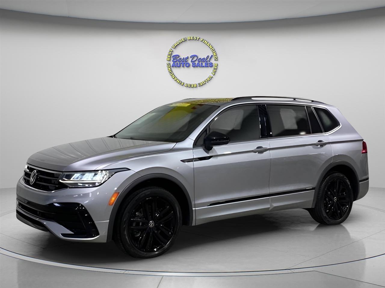 Used 2022 Volkswagen Tiguan SE R-Line AWD/4WD image 2
