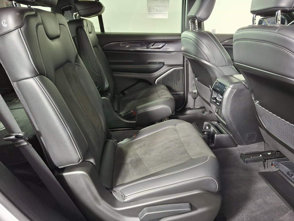 Used 2022 Jeep Grand Cherokee L Laredo image 31