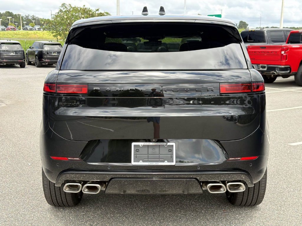 New 2027 Land Rover Range Rover Sport Dynamic SE AWD/4WD image 4
