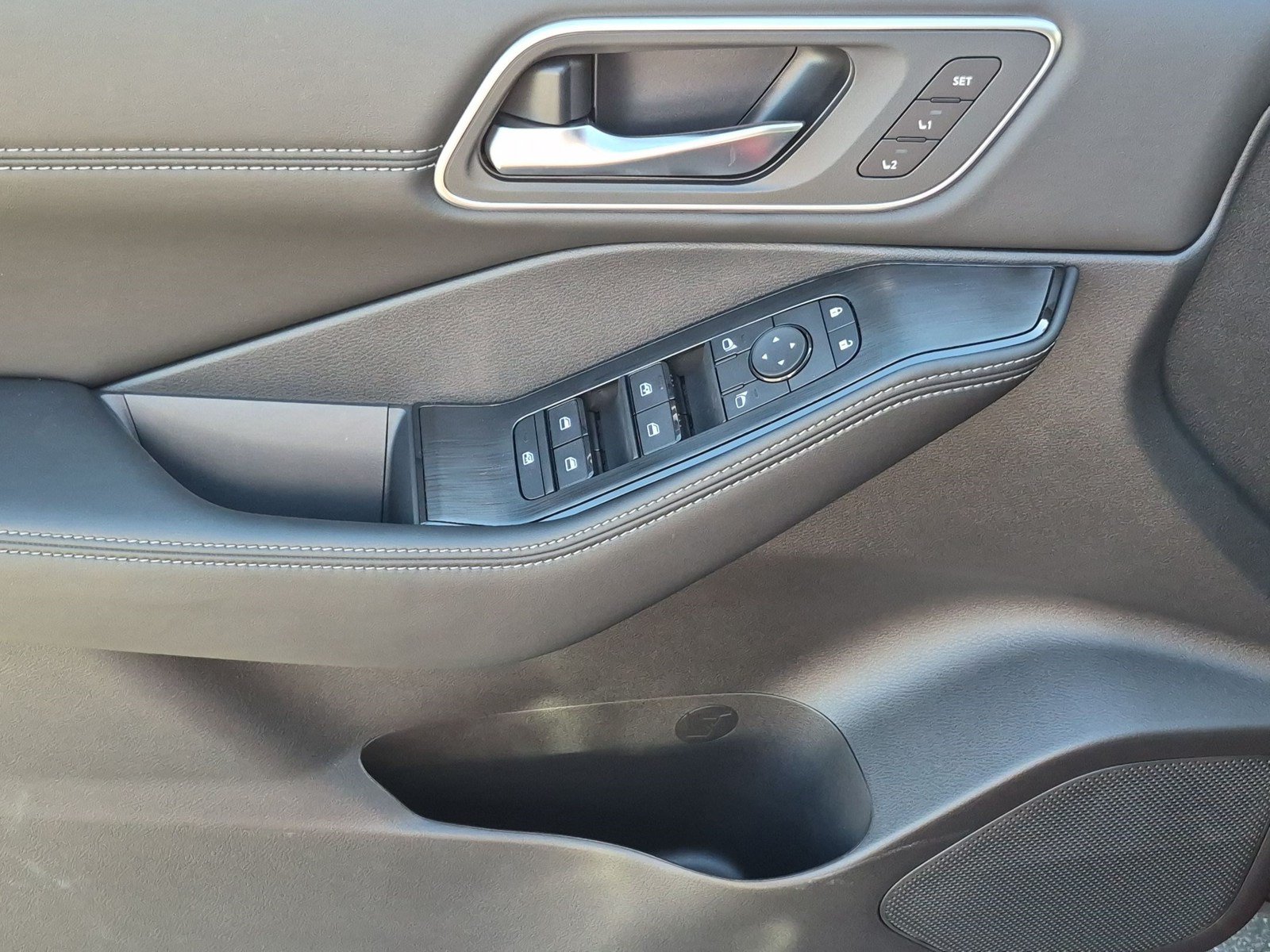 New 2026 Nissan Rogue Platinum AWD/4WD image 13