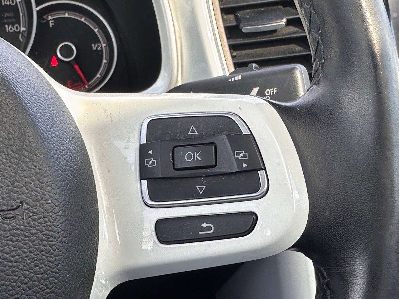 Used 2018 Volkswagen Beetle 2.0T SE image 24