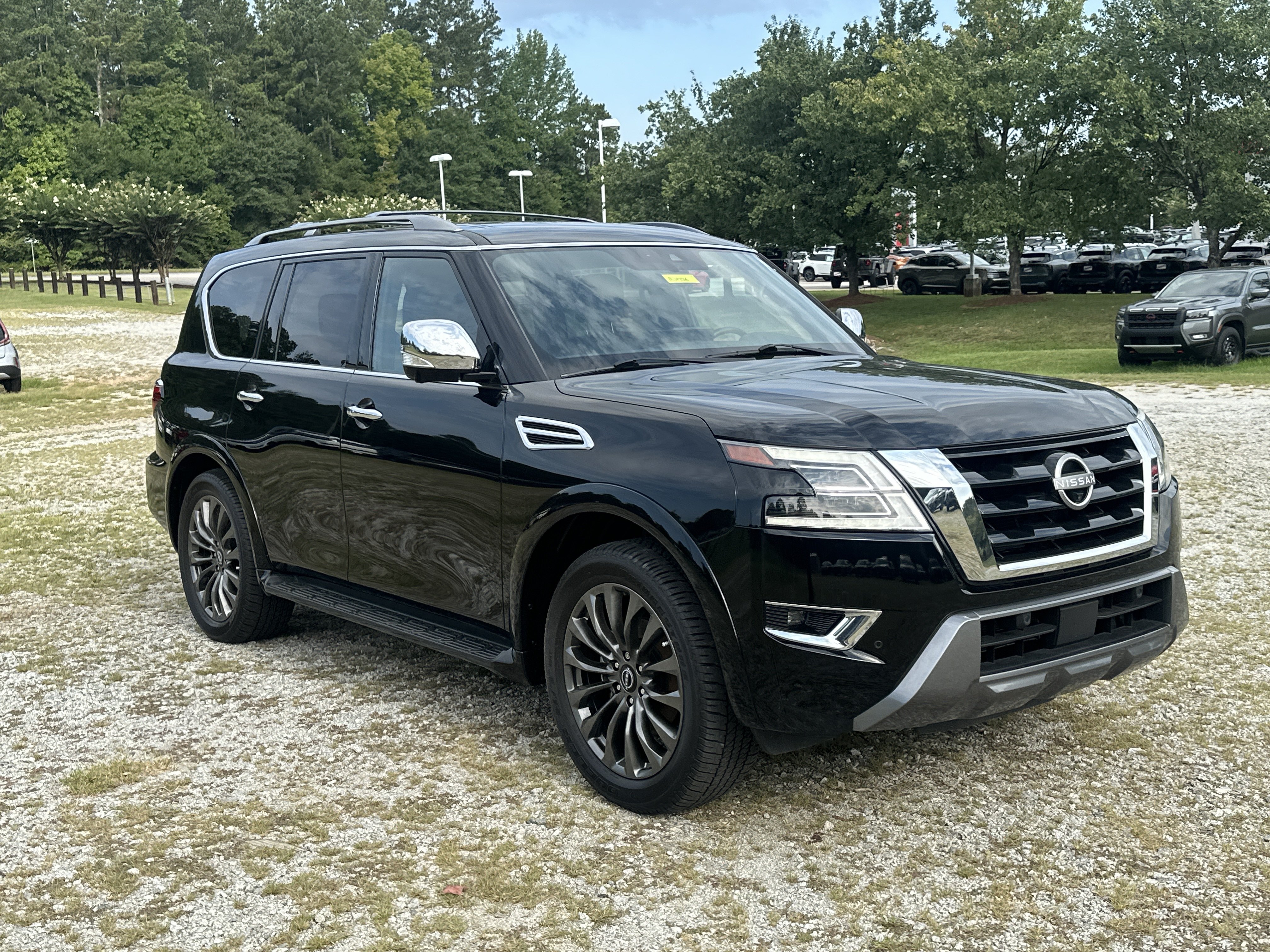 Used 2024 Nissan Armada Platinum w/ Captain's Chairs Package AWD/4WD image 3