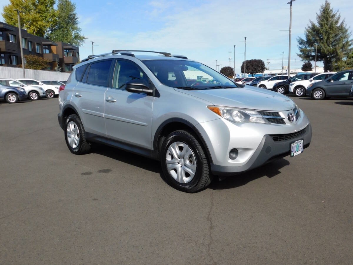 Used 2015 Toyota RAV4 LE AWD/4WD image 1